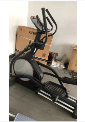 ISO9001 Elliptical Gym Equipment Exercise Elliptical Bike Loading 150kg